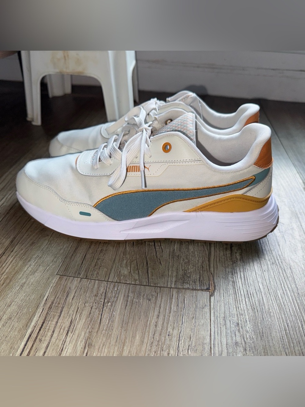 PUMA Men's White Runtamed Plus Retro Prep size 10.5